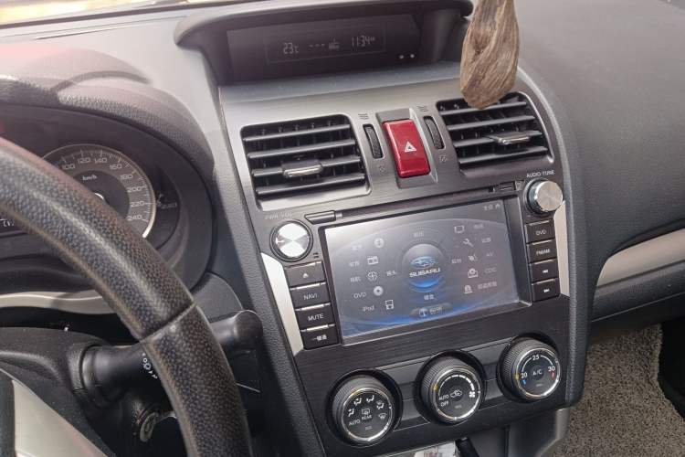Used Subaru Forester 2014 2.5i Automatic Elite Edition Audio And AC Panel
