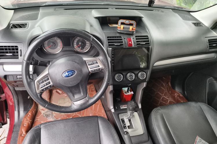 Used Subaru Forester 2014 2.0i Automatic Luxury Edition Center Console