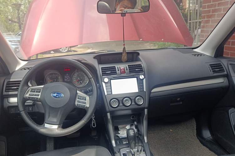 Used Subaru Forester 2014 2.5i Automatic Elite Edition Center Console