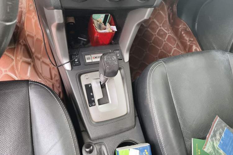 Used Subaru Forester 2014 2.0i Automatic Luxury Edition Gear Lever