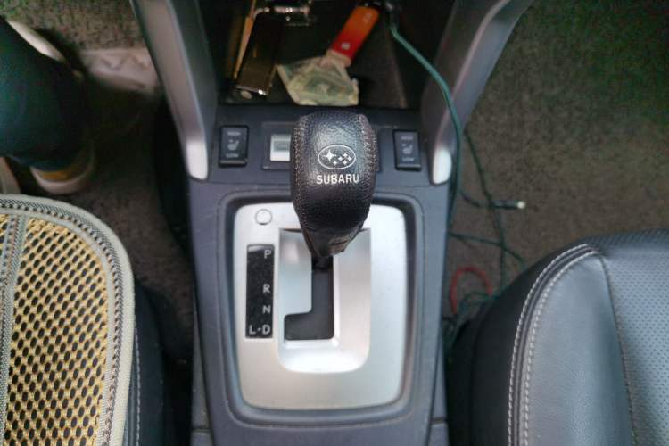 Used Subaru Forester 2014 2.5i Automatic Elite Edition Gear Lever