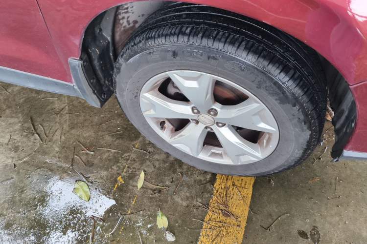 Used Subaru Forester 2014 2.0i Automatic Luxury Edition Right Front Wheel Hub