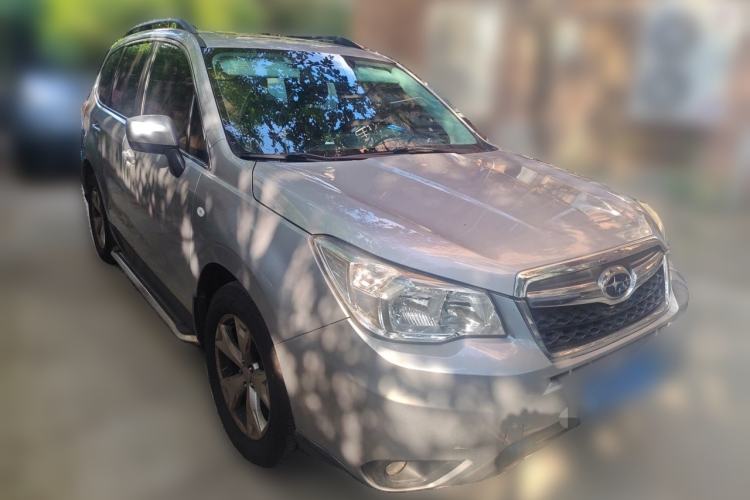 Used Subaru Forester 2014 2.0i Automatic Luxury Edition Front Right 45 Deg