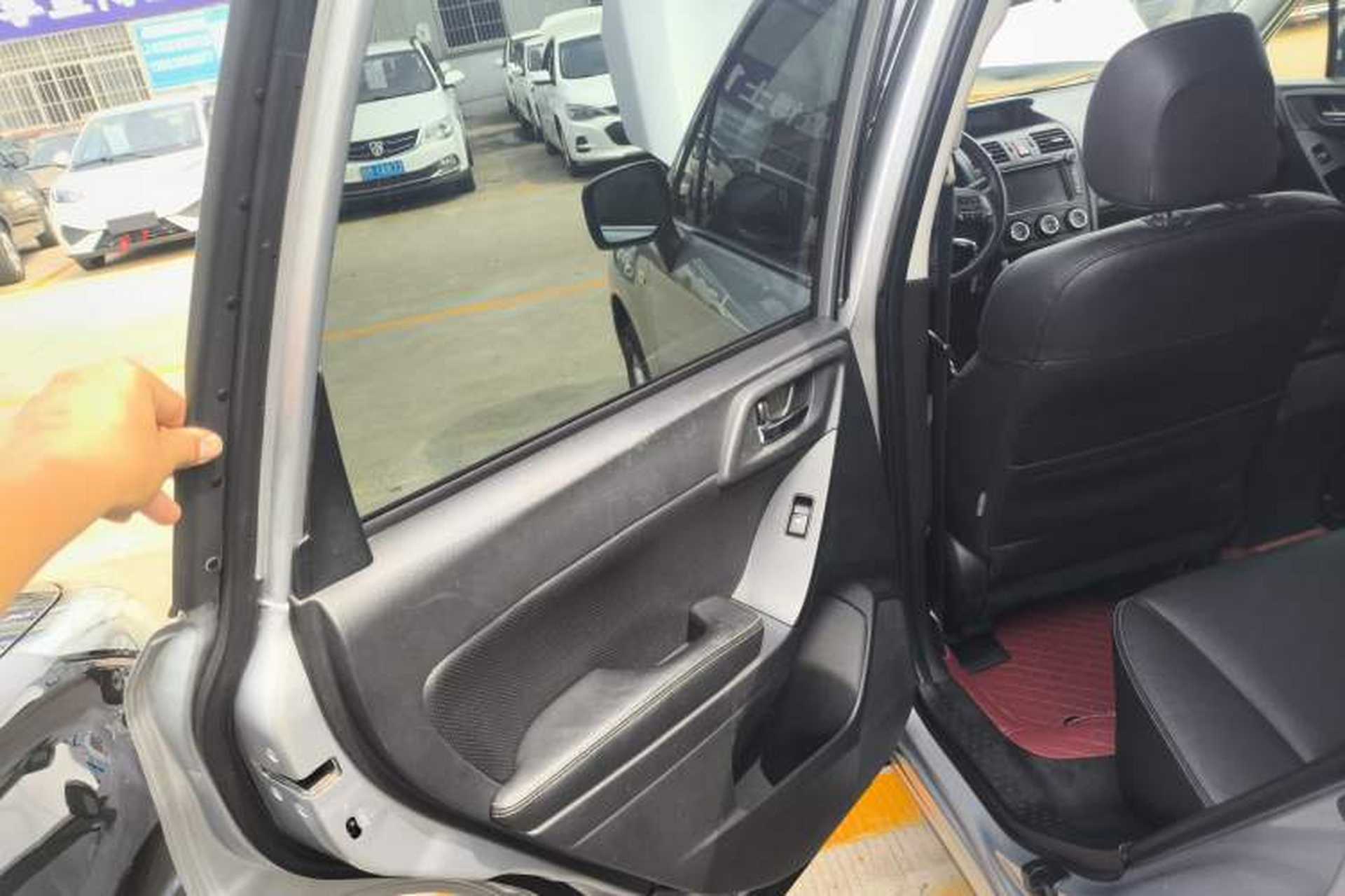 Used Subaru Forester 2014 2.5i Automatic Elite Edition Interior 8