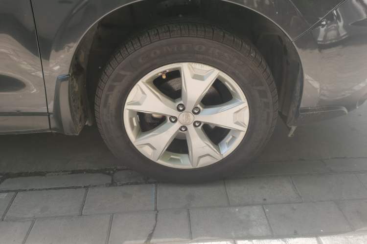Used Subaru Forester 2014 2.5i Automatic Elite Edition Right Front Wheel Hub