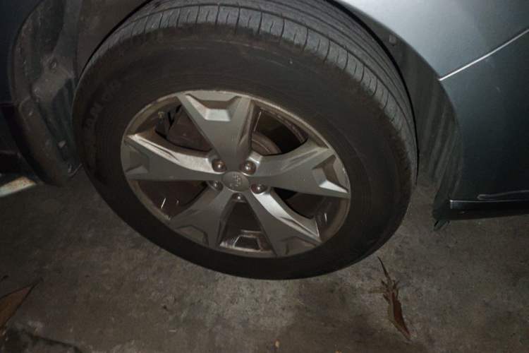 Used Subaru Forester 2014 2.0i Automatic Luxury Edition Right Front Wheel Hub