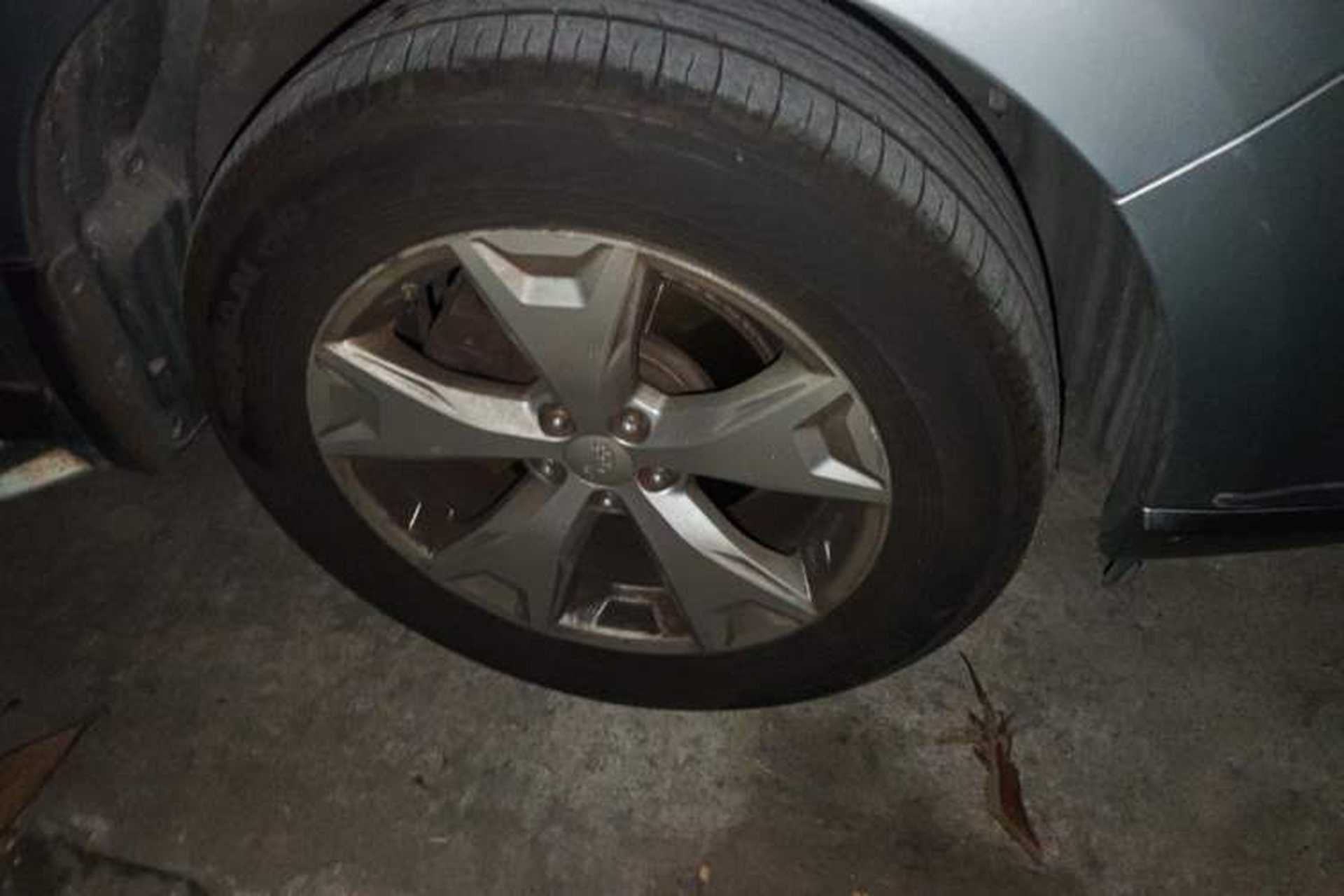 Used Subaru Forester 2014 2.0i Automatic Luxury Edition Right Front Wheel Hub