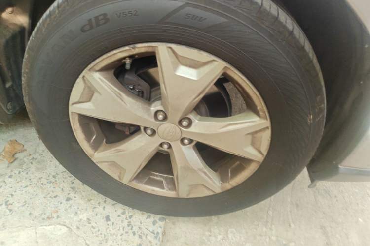 Used Subaru Forester 2014 2.0i Automatic Luxury Edition Right Front Wheel Hub