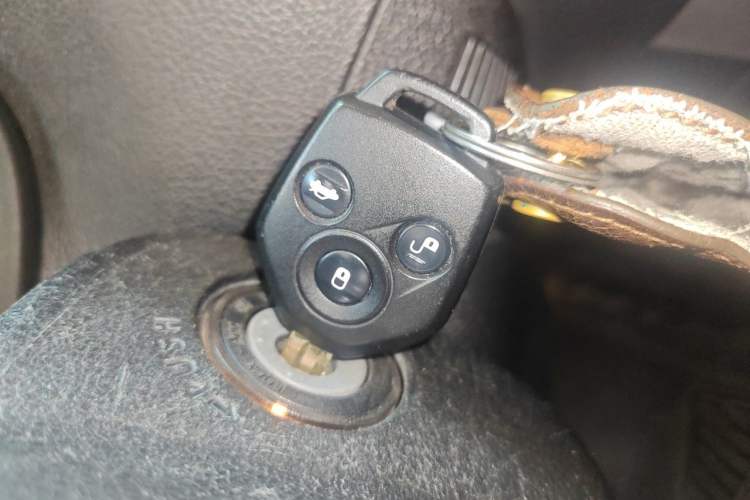 Used Subaru Forester 2014 2.0i Automatic Luxury Edition Vehicle Key