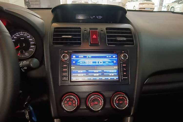 Used Subaru Forester 2014 2.5i Automatic Elite Edition Audio And AC Panel