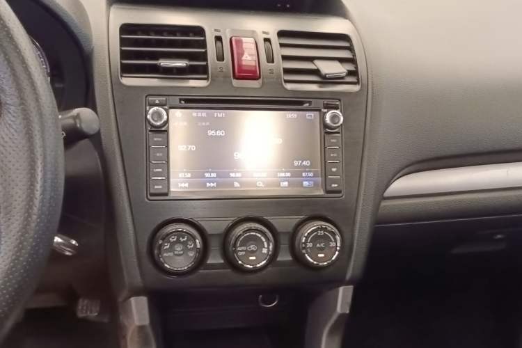 Used Subaru Forester 2014 2.0i Automatic Luxury Edition Audio And AC Panel