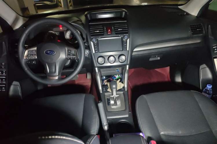 Used Subaru Forester 2014 2.0i Automatic Luxury Edition Center Console
