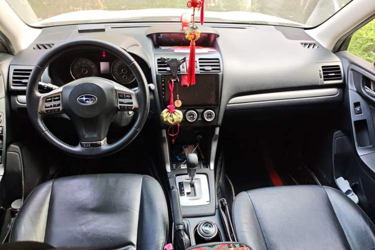 Used Subaru Forester 2014 2.0i Automatic Luxury Edition Center Console