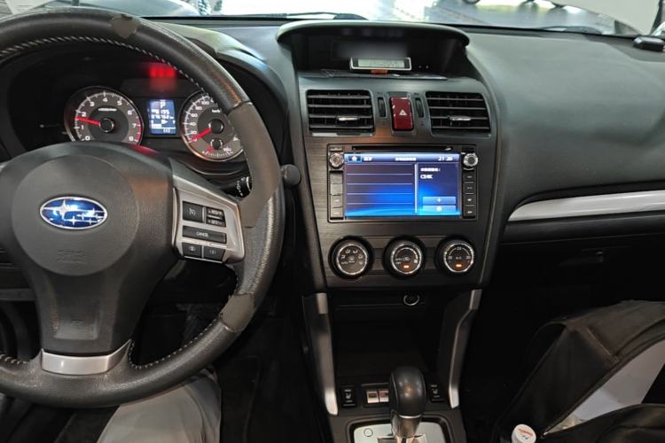 Used Subaru Forester 2014 2.0i Automatic Luxury Edition Center Console