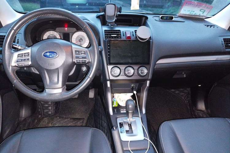 Used Subaru Forester 2014 2.5i Automatic Elite Edition Center Console