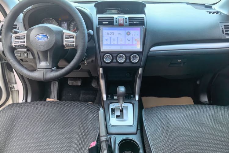 Used Subaru Forester 2014 2.0i Automatic Luxury Edition Center Console