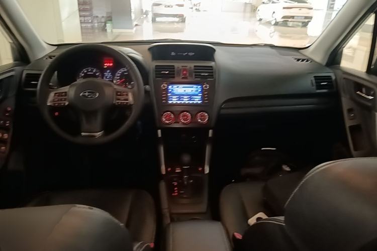 Used Subaru Forester 2014 2.5i Automatic Elite Edition Center Console