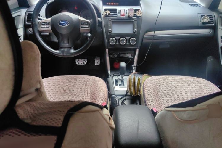 Used Subaru Forester 2014 2.0i Automatic Comfort Edition Center Console