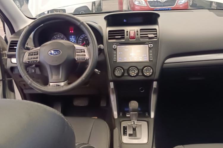 Used Subaru Forester 2014 2.0i Automatic Luxury Edition Center Console