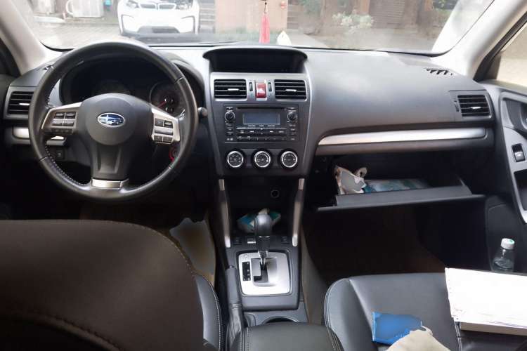 Used Subaru Forester 2014 2.0i Automatic Luxury Edition Center Console