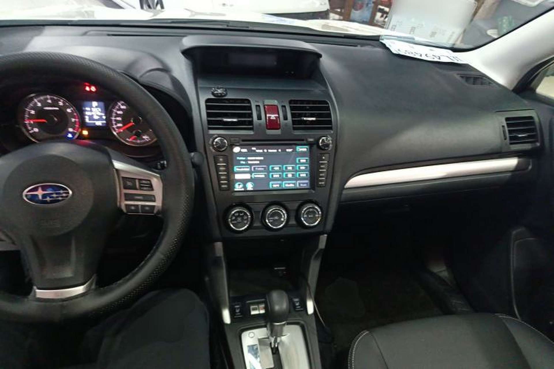 Used Subaru Forester 2014 2.0i Automatic Luxury Edition Center Console
