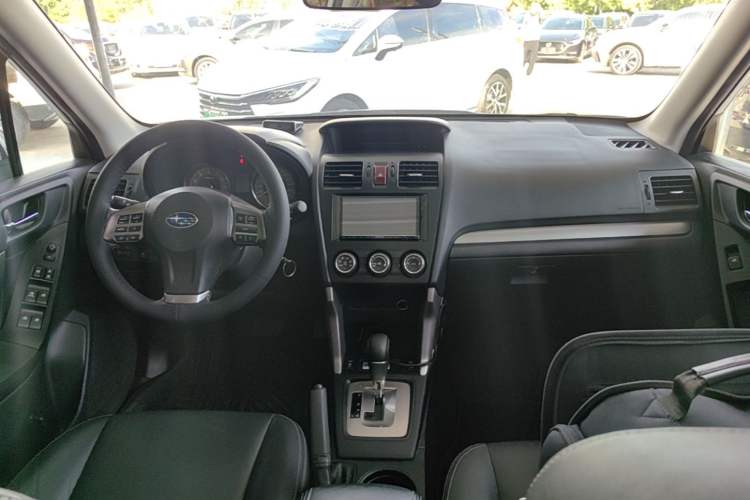 Used Subaru Forester 2014 2.5i Automatic Elite Edition Center Console