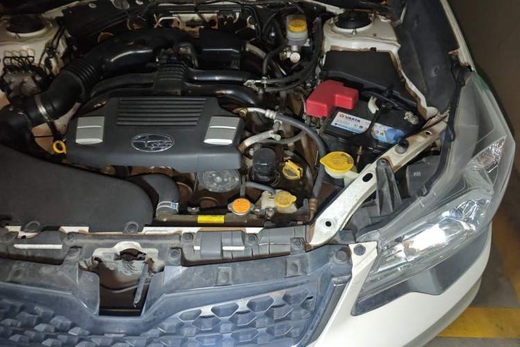 Used Subaru Forester 2014 2.0i Automatic Luxury Edition Engine Bay Left