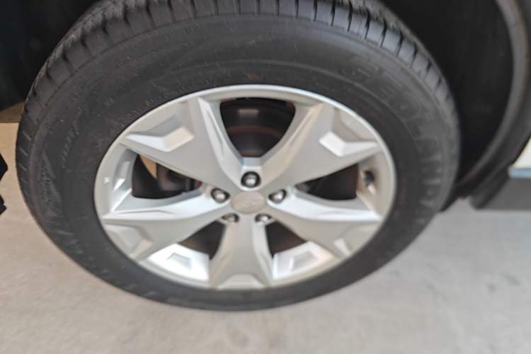 Used Subaru Forester 2014 2.0i Automatic Luxury Edition Exterior 5