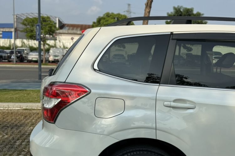 Used Subaru Forester 2014 2.0i Manual Luxury Edition Exterior 5