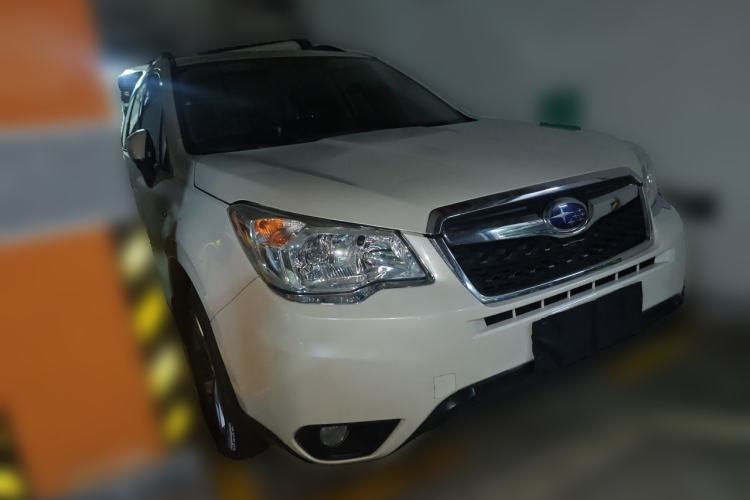Used Subaru Forester 2014 2.0i Automatic Luxury Edition Front Right 45 Deg