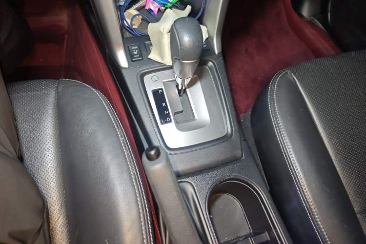 Used Subaru Forester 2014 2.0i Automatic Luxury Edition Gear Lever