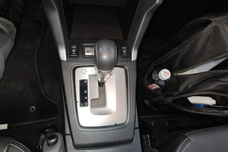 Used Subaru Forester 2014 2.0i Automatic Luxury Edition Gear Lever