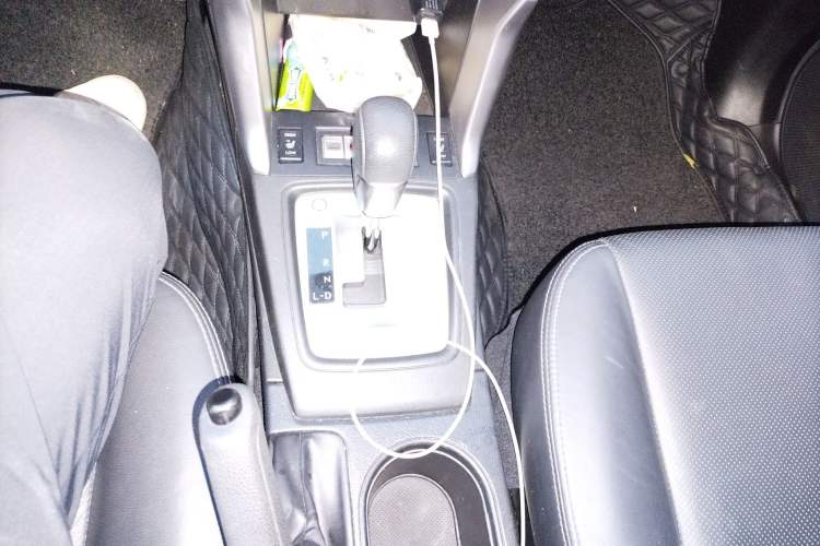 Used Subaru Forester 2014 2.5i Automatic Elite Edition Gear Lever