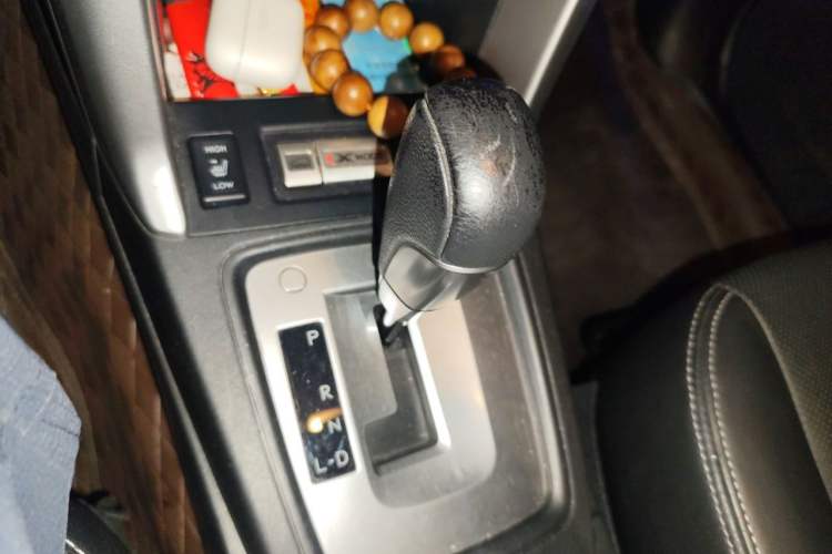 Used Subaru Forester 2014 2.0i Automatic Luxury Edition Gear Lever