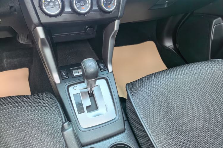 Used Subaru Forester 2014 2.0i Automatic Luxury Edition Gear Lever