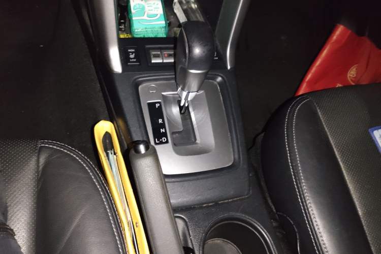 Used Subaru Forester 2014 2.5i Automatic Elite Edition Gear Lever