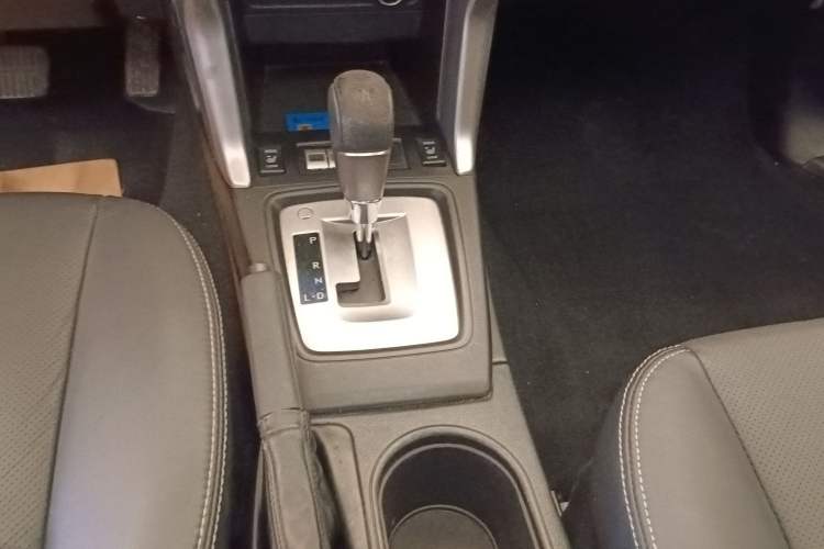 Used Subaru Forester 2014 2.0i Automatic Luxury Edition Gear Lever