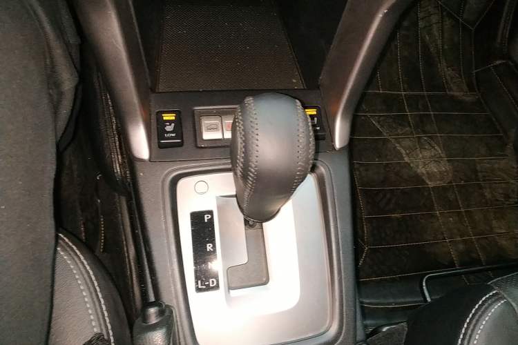 Used Subaru Forester 2014 2.0i Automatic Luxury Edition Gear Lever