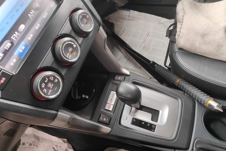 Used Subaru Forester 2014 2.5i Automatic Elite Edition Gear Lever