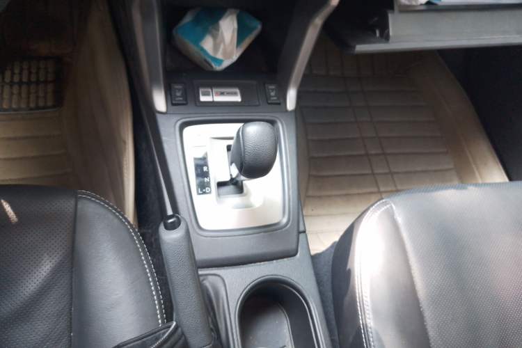Used Subaru Forester 2014 2.0i Automatic Luxury Edition Gear Lever