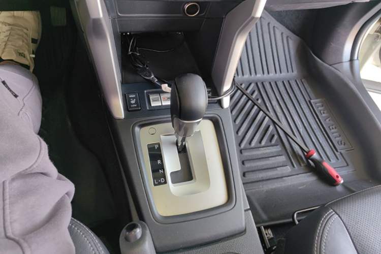 Used Subaru Forester 2014 2.5i Automatic Elite Edition Gear Lever