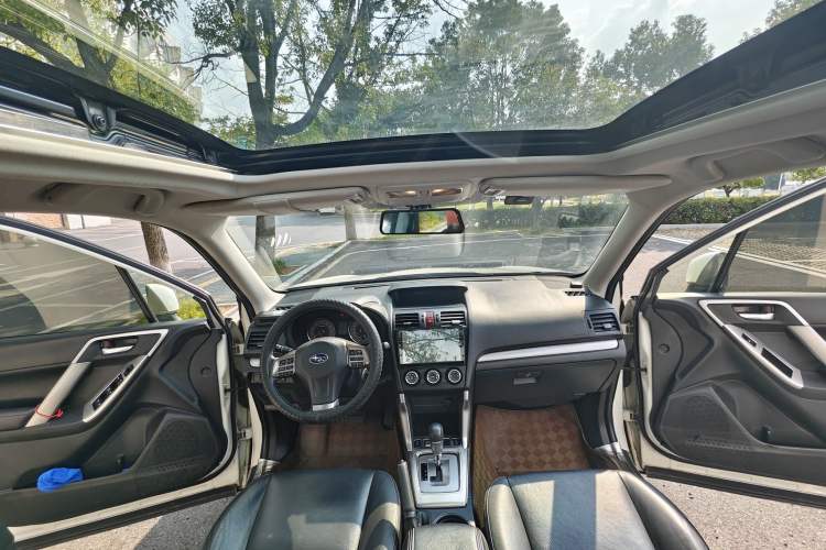 Used Subaru Forester 2014 2.0i Automatic Luxury Edition Interior 2