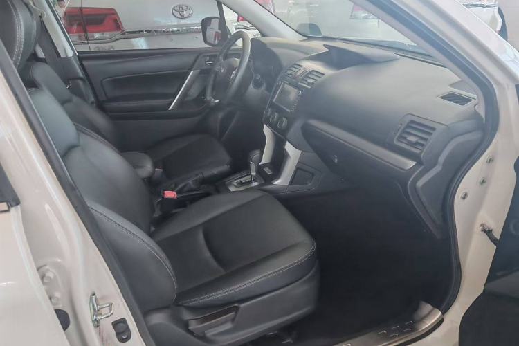 Used Subaru Forester 2014 2.0i Automatic Luxury Edition Interior 3