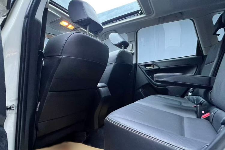 Used Subaru Forester 2014 2.0i Automatic Luxury Edition Interior 3