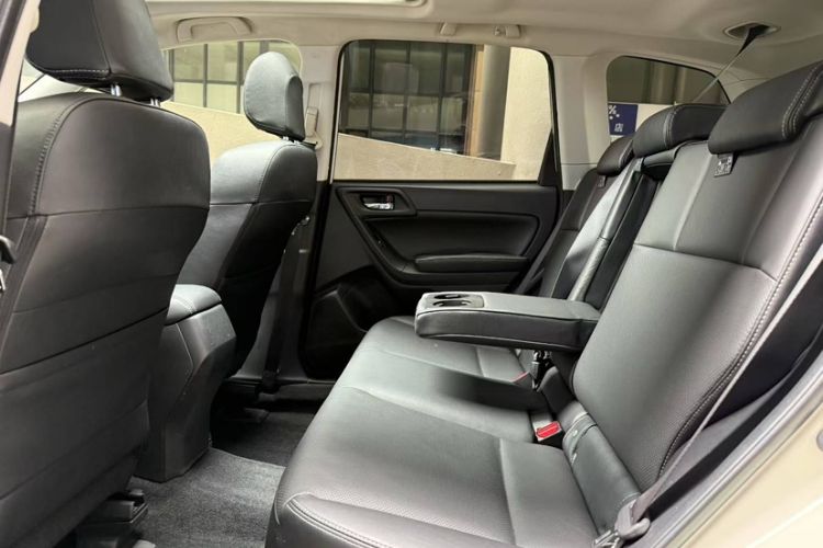 Used Subaru Forester 2014 2.5i Automatic Elite Edition Interior 4