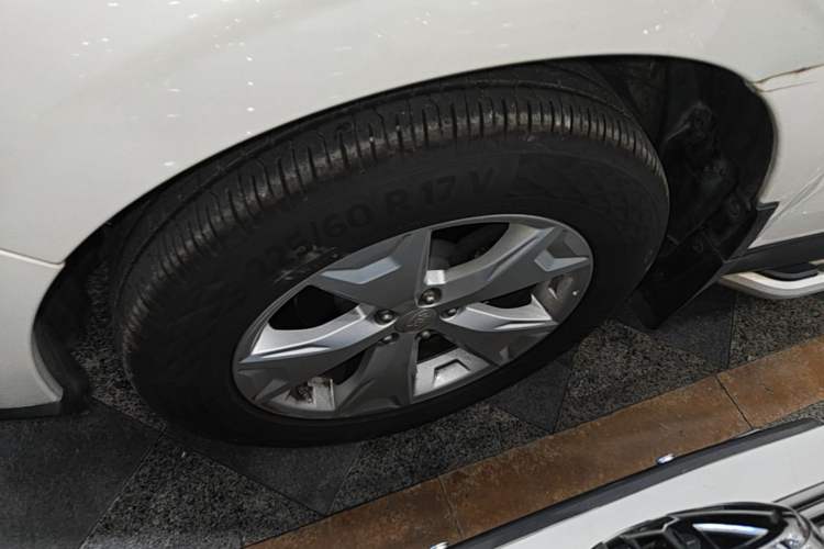 Used Subaru Forester 2014 2.0i Automatic Luxury Edition Left Front Wheel Hub