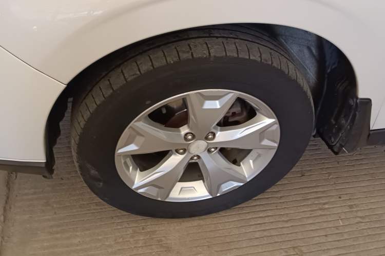 Used Subaru Forester 2014 2.0i Automatic Luxury Edition Left Front Wheel Hub