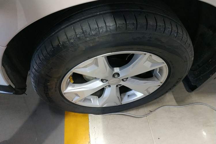 Used Subaru Forester 2014 2.0i Automatic Luxury Edition Left Front Wheel Hub