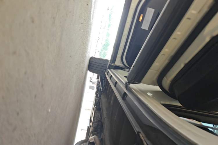 Used Subaru Forester 2014 2.0i Automatic Luxury Edition Left Side Sill
