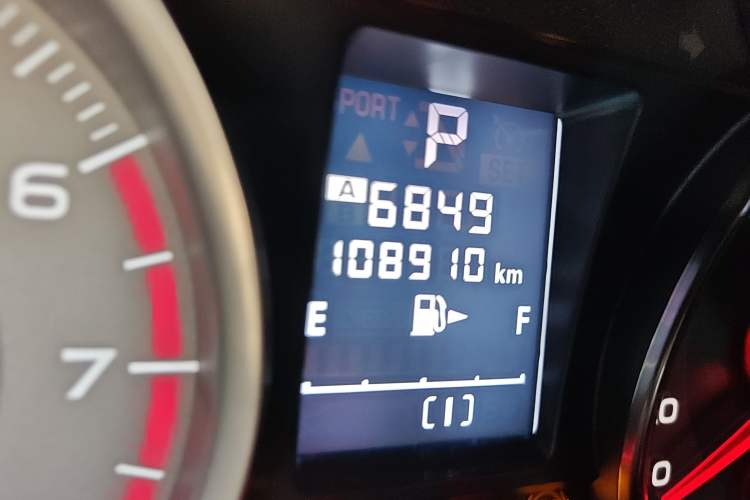 Used Subaru Forester 2014 2.5i Automatic Elite Edition Odometer Close Up
